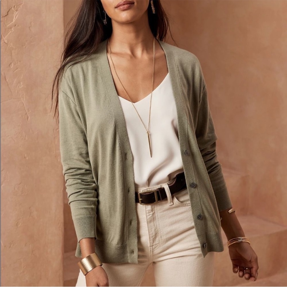 🫶 Banana Republic Coffee Bean Forever Sweater Low Vneck Cardigan 🤎